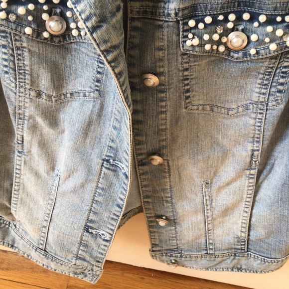 Chicos Light wash embellished denim vest in size 0 EUC - Picture 7 of 8